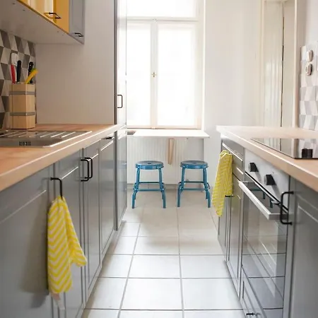 Voros Downtown With Free Parking