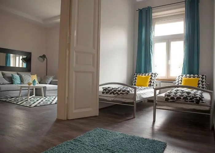 Voros Downtown With Free Parking *